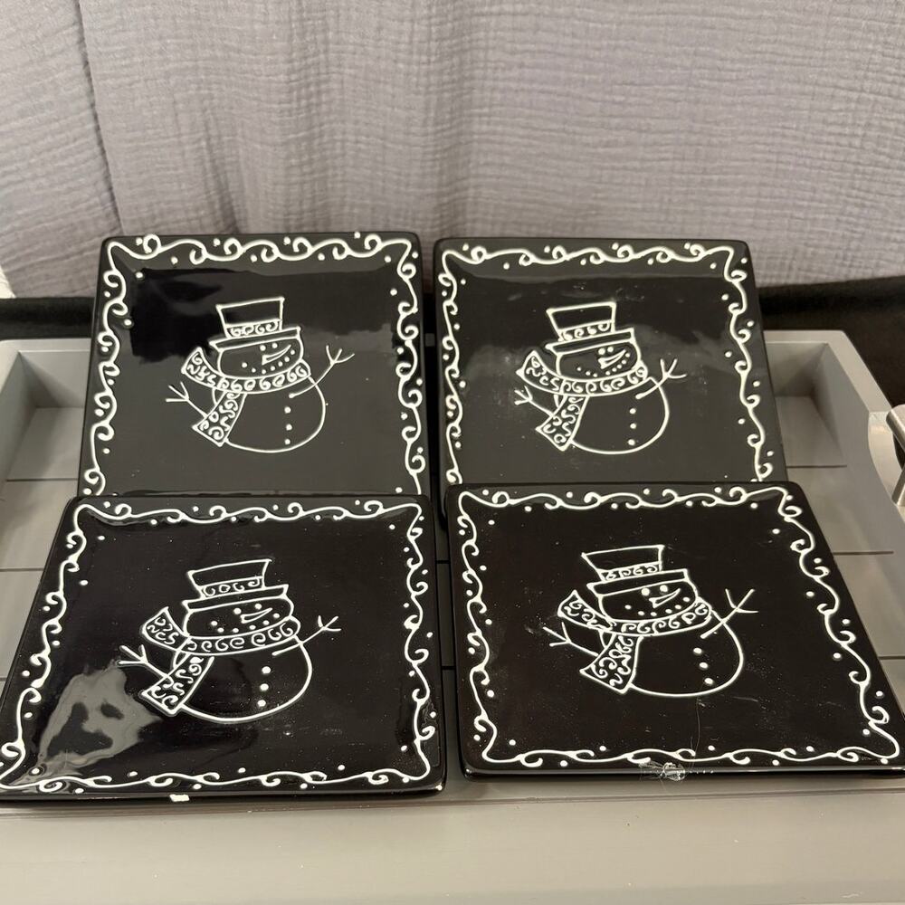 Set of 4 Black/White Signature Housewares Dessert Plates